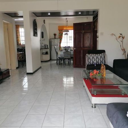 Les Camelias Ground Floor Apartment Flic en Flac Luaran gambar