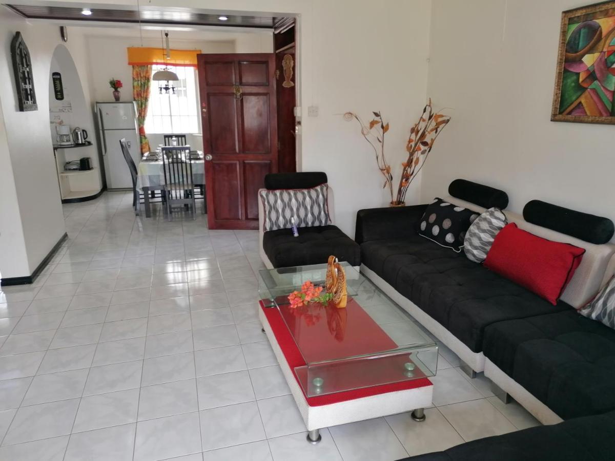 Les Camelias Ground Floor Apartment Flic en Flac Luaran gambar