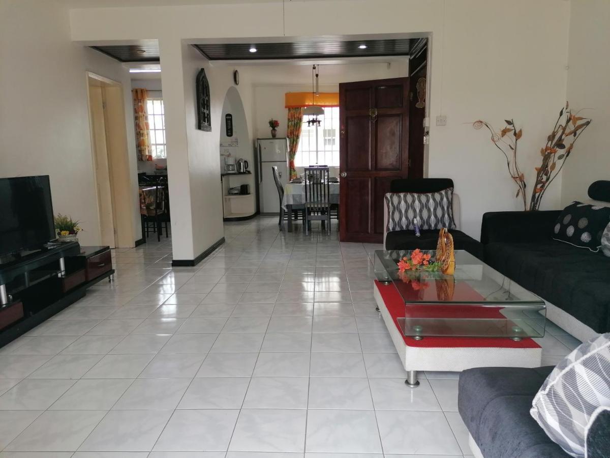 Les Camelias Ground Floor Apartment Flic en Flac Luaran gambar