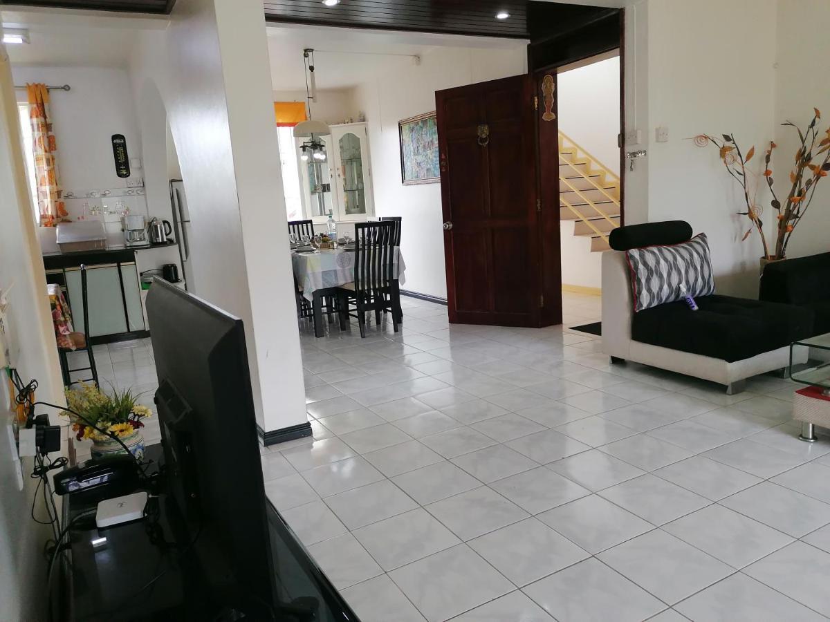 Les Camelias Ground Floor Apartment Flic en Flac Luaran gambar