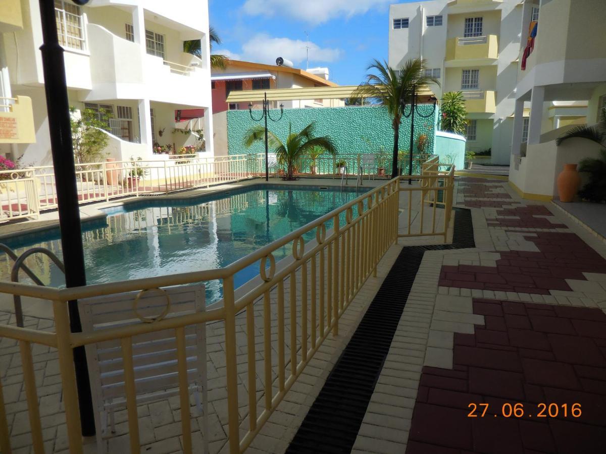 Les Camelias Ground Floor Apartment Flic en Flac Luaran gambar