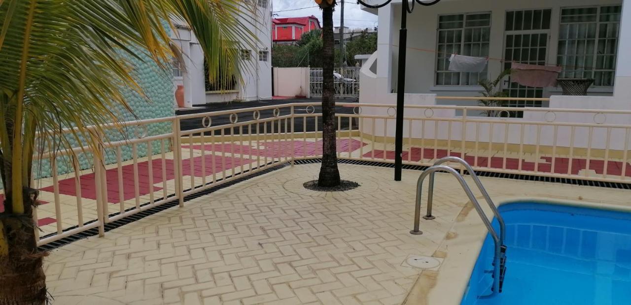 Les Camelias Ground Floor Apartment Flic en Flac Luaran gambar