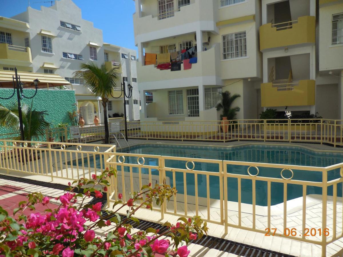 Les Camelias Ground Floor Apartment Flic en Flac Luaran gambar