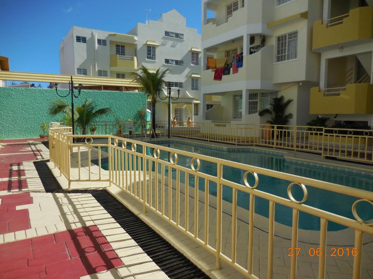 Les Camelias Ground Floor Apartment Flic en Flac Luaran gambar